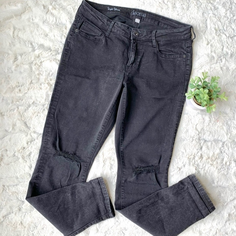 𝅺DEGREE faded black distressed super skinny jeans